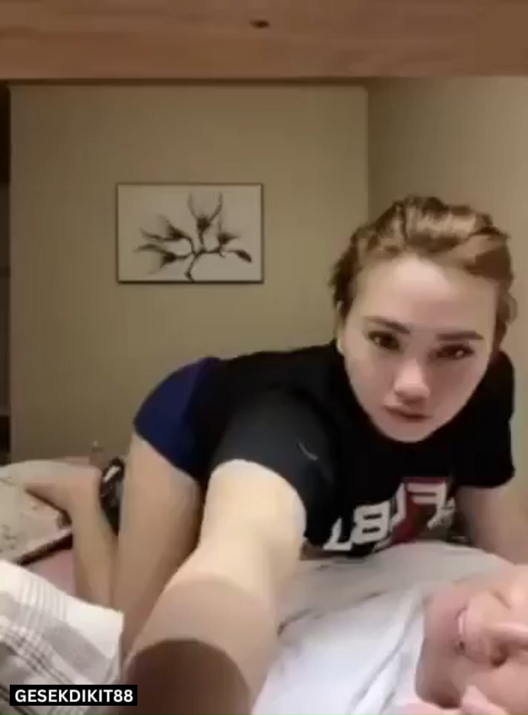 Gesekdikit-bokep indo main bareng om om sangean